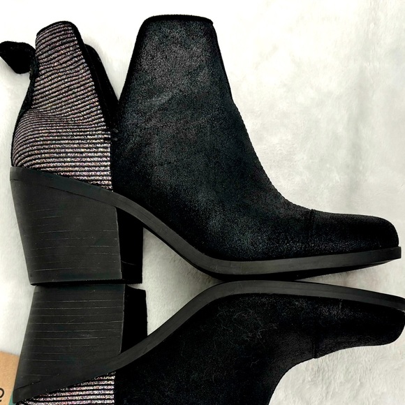 TOMS Everly Black Metallic Leather Cutout Heeled Ankle Bootie--NWT--6 - Picture 3 of 16